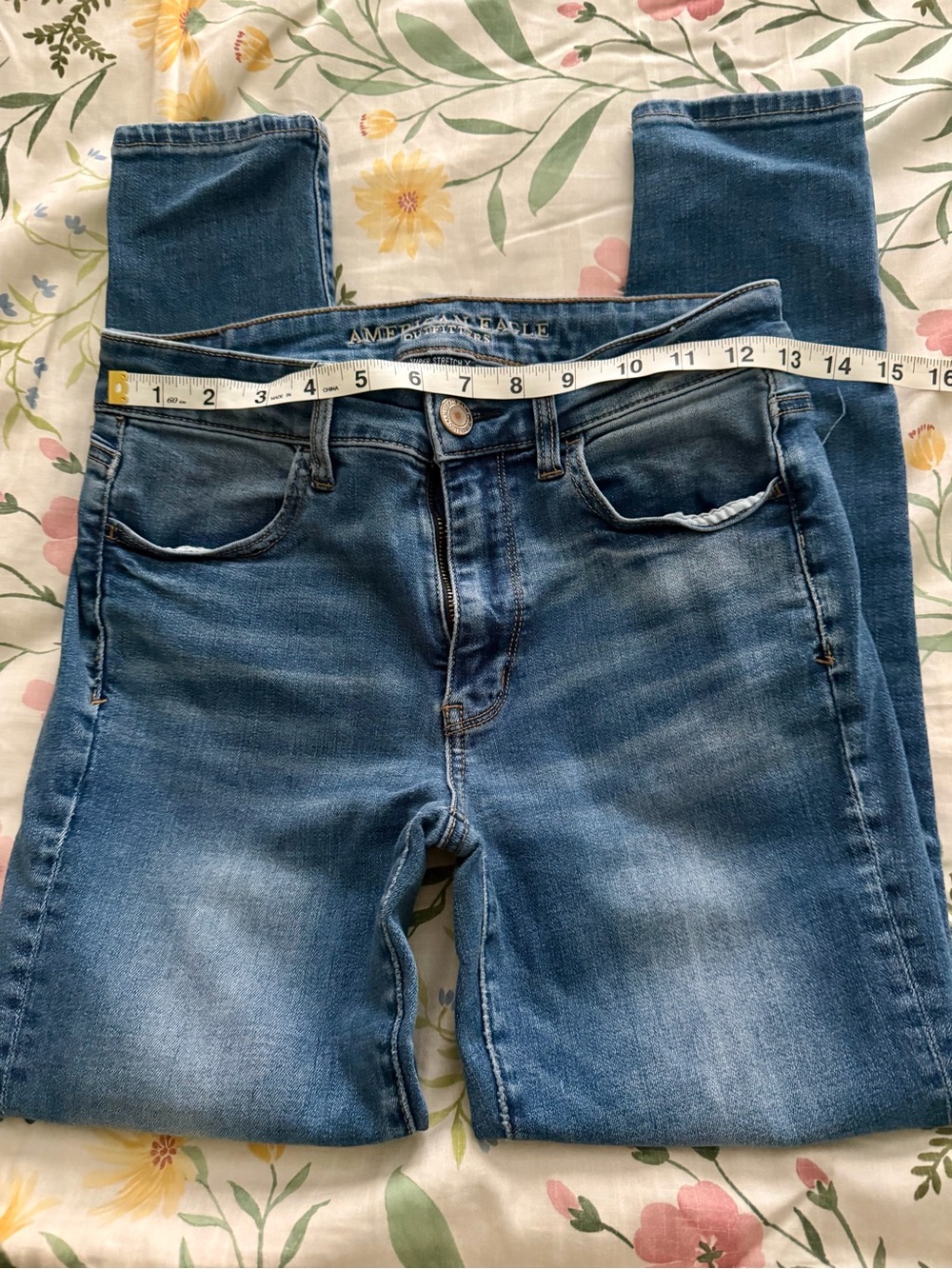 American Eagle Outfitters Medium Blue Skinny Jeans, great condition!
